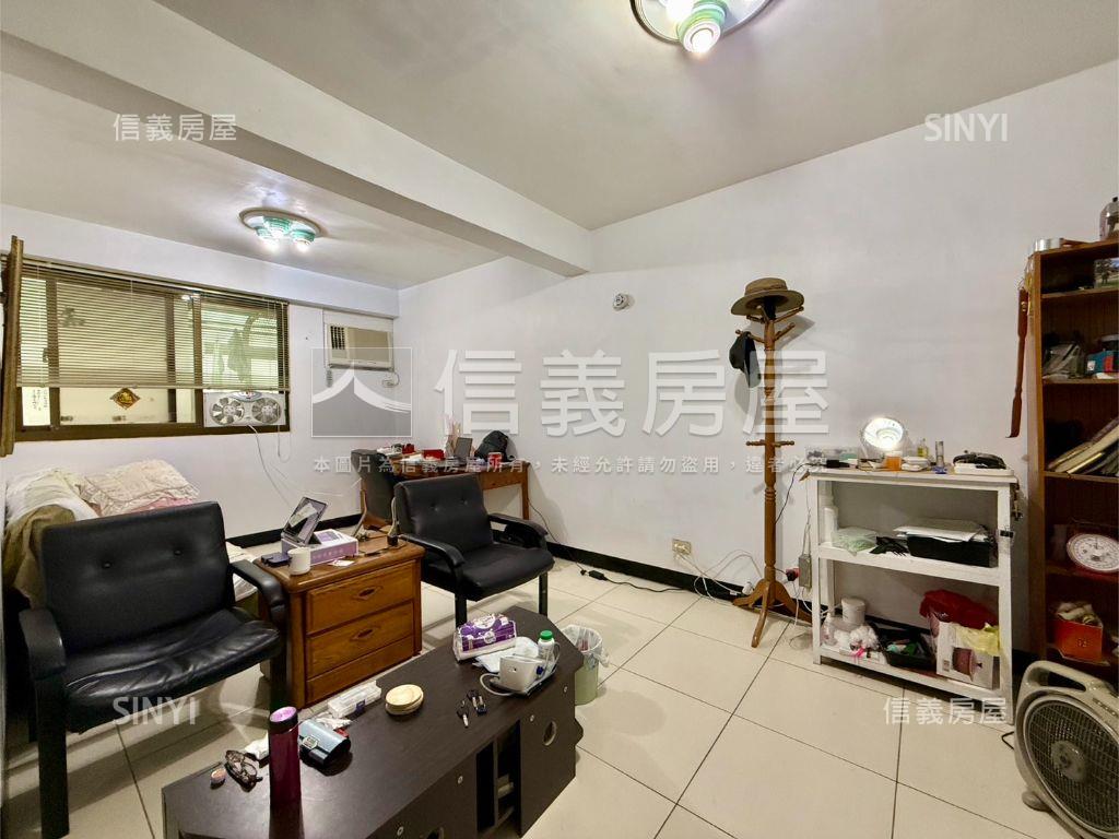 台北小城開闊車庫透天房屋室內格局與周邊環境