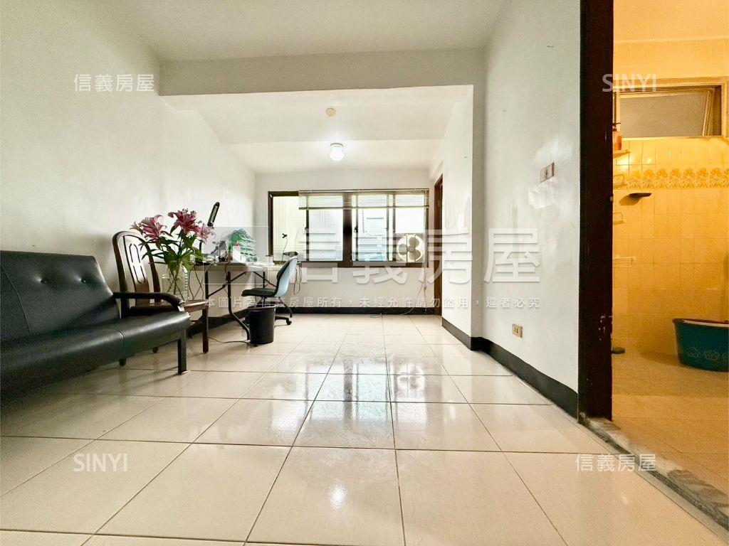 台北小城開闊車庫透天房屋室內格局與周邊環境