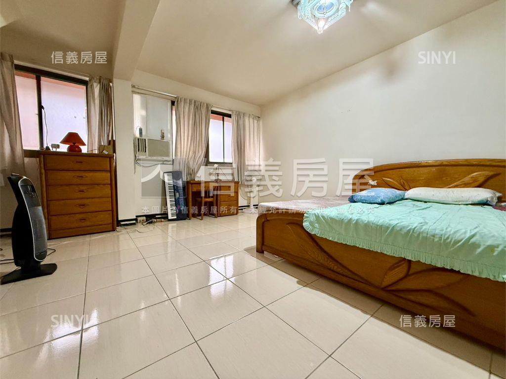 台北小城開闊車庫透天房屋室內格局與周邊環境