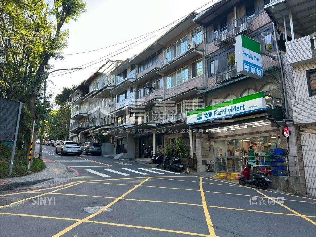 台北小城開闊車庫透天房屋室內格局與周邊環境