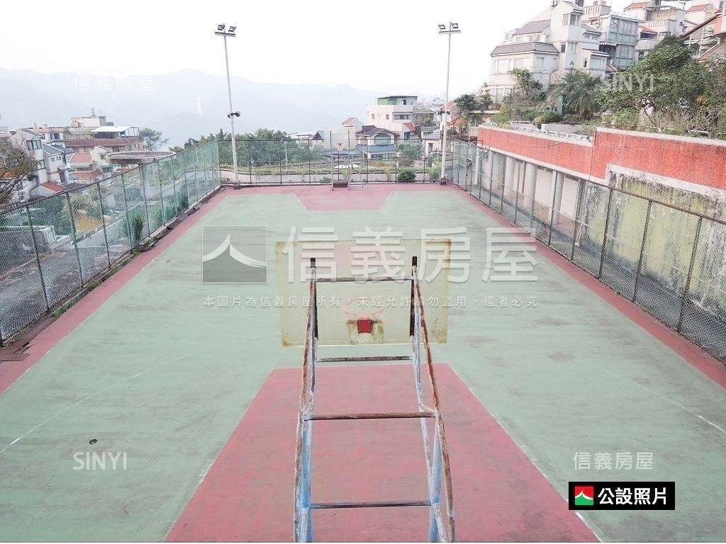 台北小城開闊車庫透天房屋室內格局與周邊環境