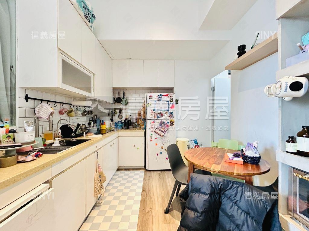 高樓二房附車位日光天際宅房屋室內格局與周邊環境