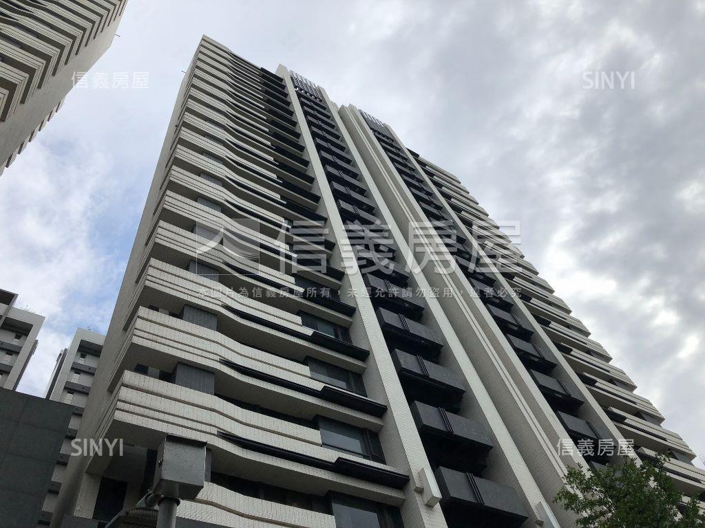 ＮＹ精裝一房車位房屋室內格局與周邊環境