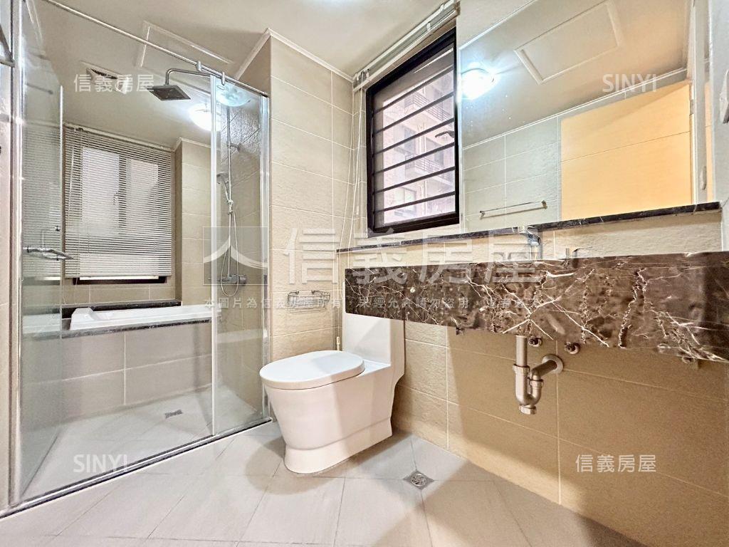 丹麥角間明亮大空間雙車位房屋室內格局與周邊環境