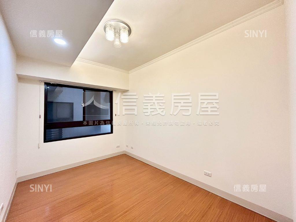 丹麥角間明亮大空間雙車位房屋室內格局與周邊環境