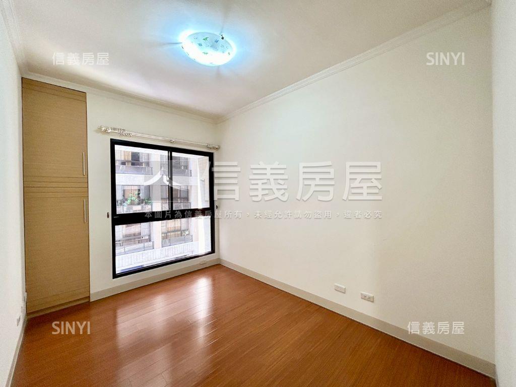 丹麥角間明亮大空間雙車位房屋室內格局與周邊環境