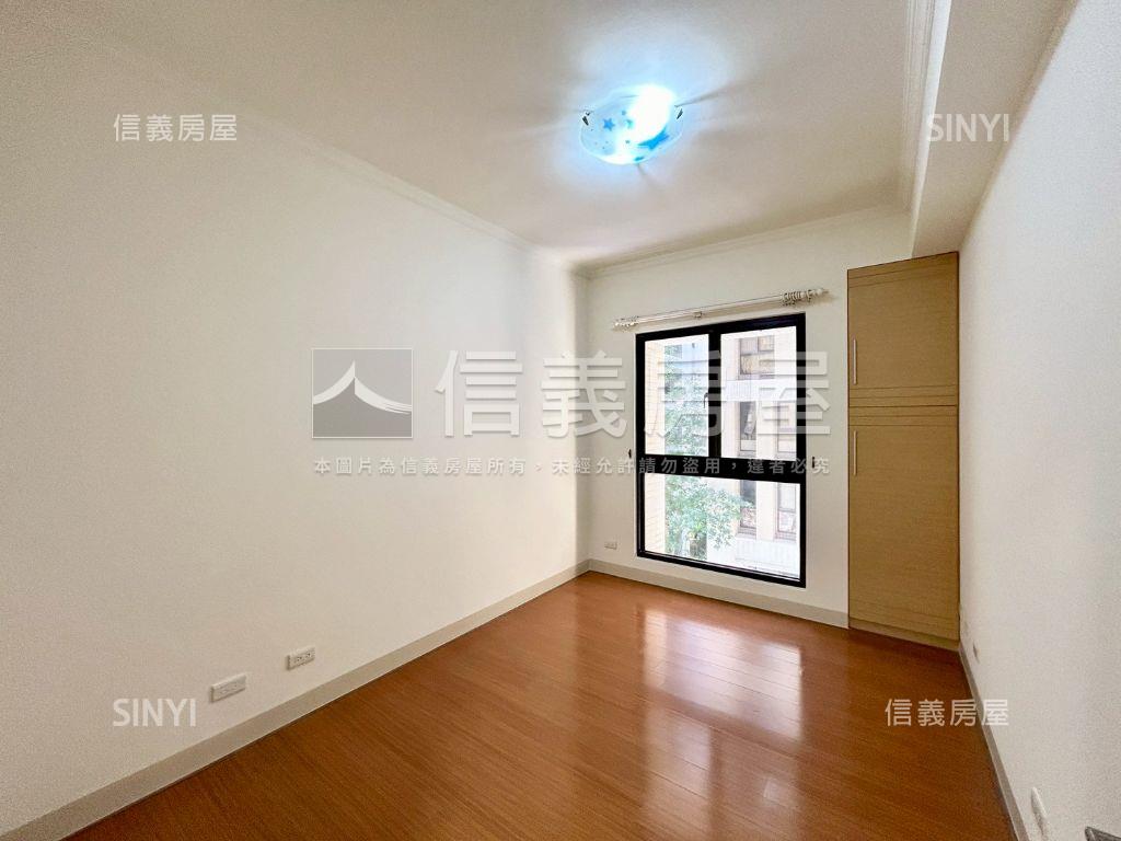 丹麥角間明亮大空間雙車位房屋室內格局與周邊環境