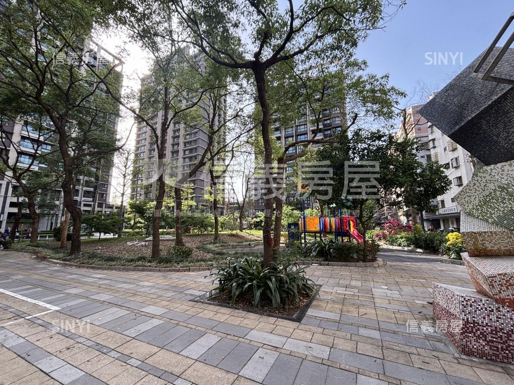 市聲鼎沸●市場黃金店面房屋室內格局與周邊環境