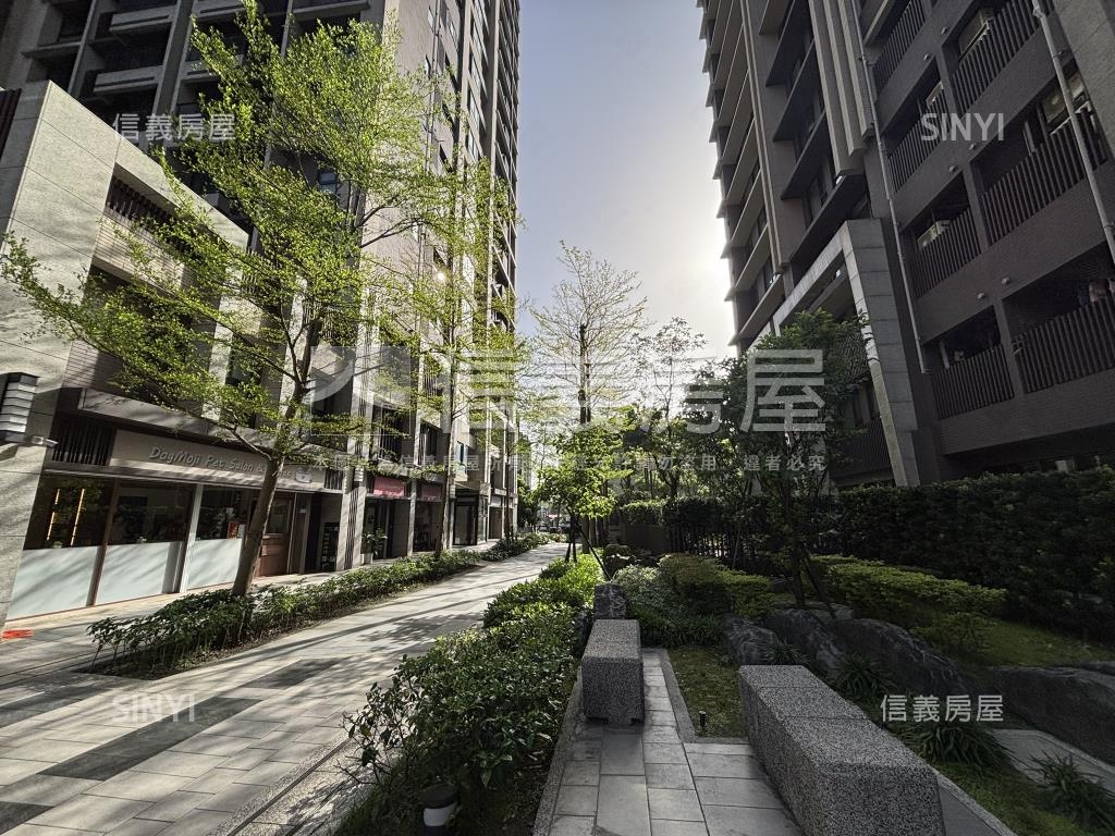 市聲鼎沸●市場黃金店面房屋室內格局與周邊環境