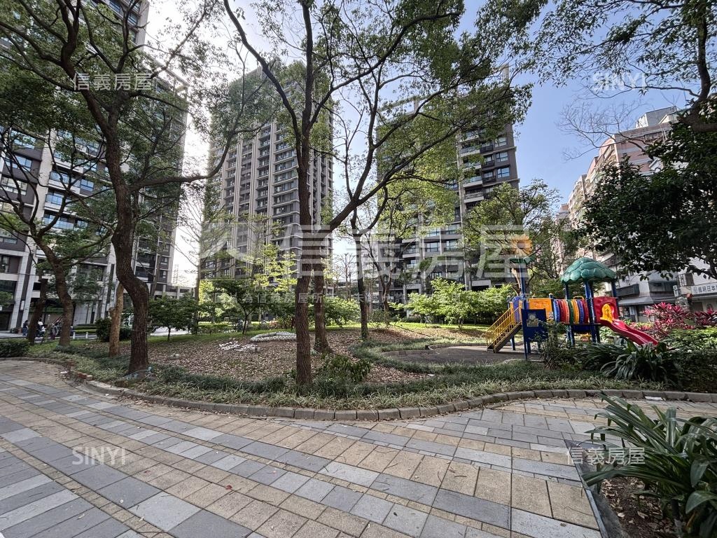 市聲鼎沸●市場黃金店面房屋室內格局與周邊環境