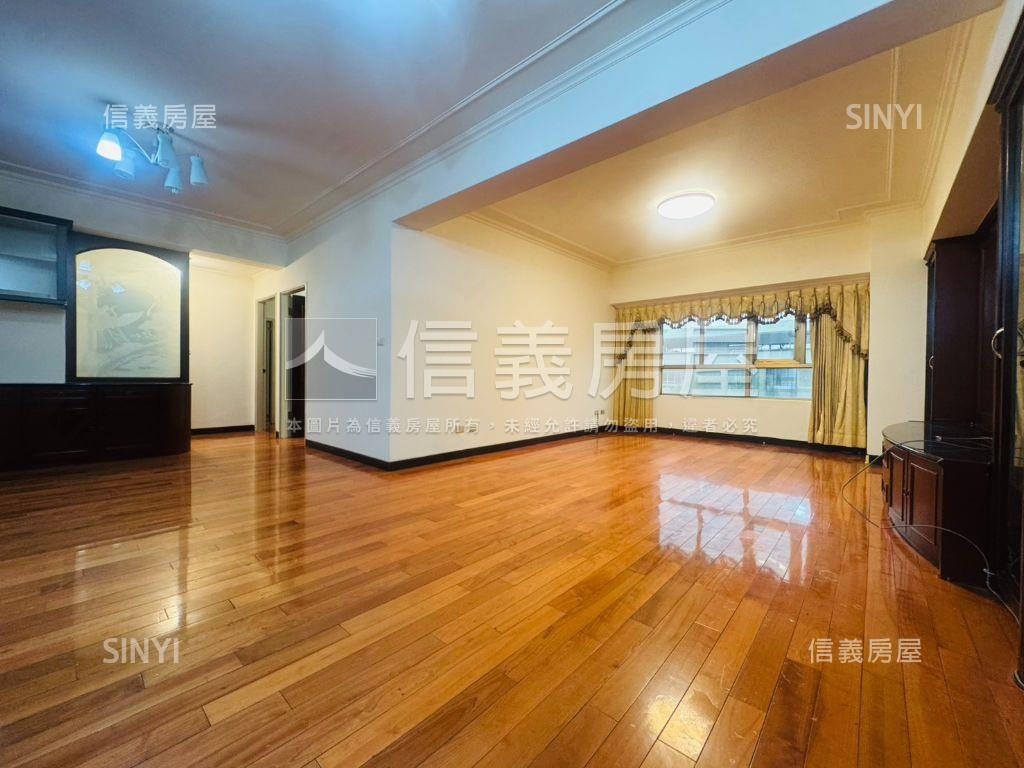 圓富寬敞四房車位房屋室內格局與周邊環境