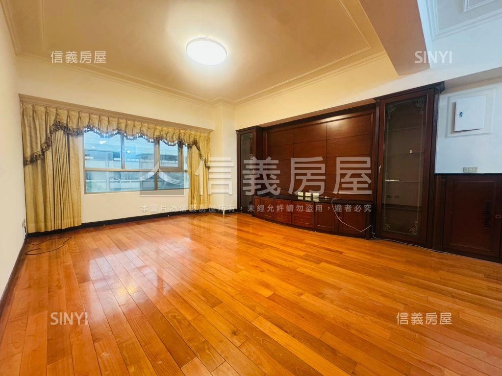 圓富寬敞四房車位房屋室內格局與周邊環境