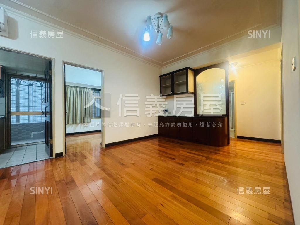 圓富寬敞四房車位房屋室內格局與周邊環境