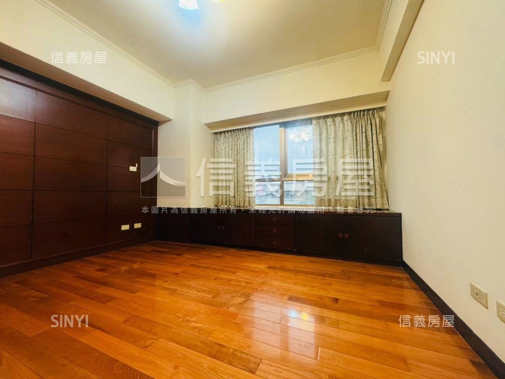 圓富寬敞四房車位房屋室內格局與周邊環境