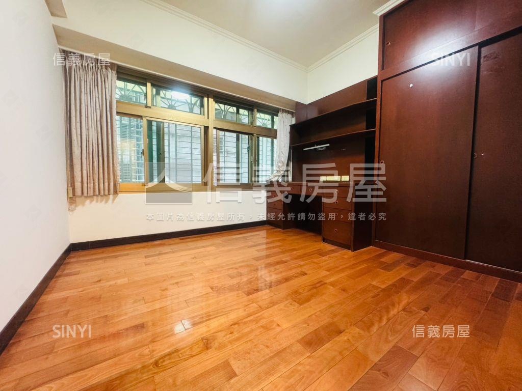 圓富寬敞四房車位房屋室內格局與周邊環境