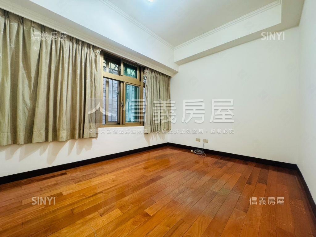 圓富寬敞四房車位房屋室內格局與周邊環境