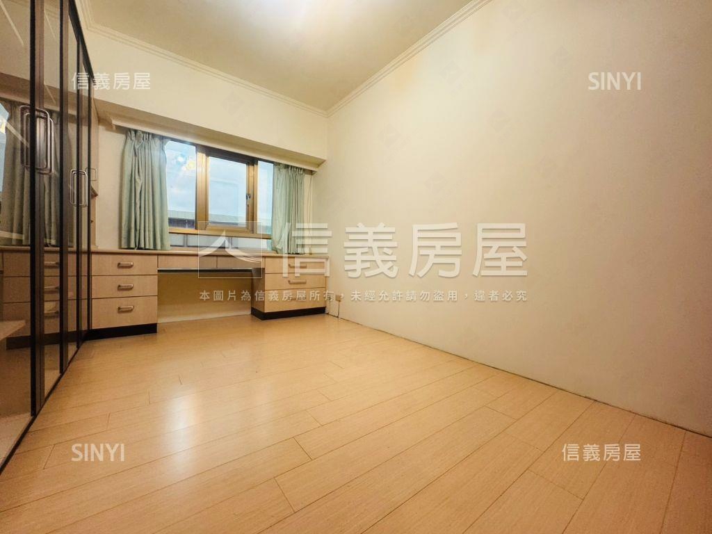 圓富寬敞四房車位房屋室內格局與周邊環境