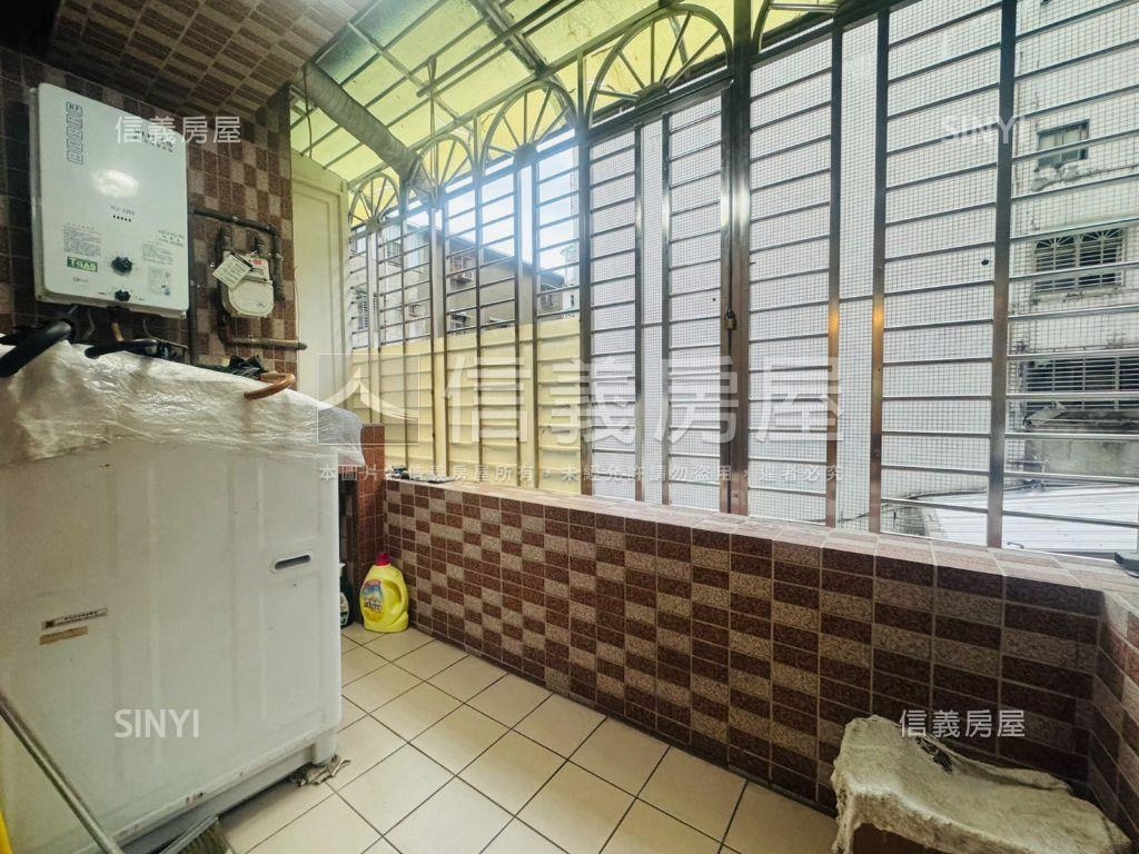 圓富寬敞四房車位房屋室內格局與周邊環境