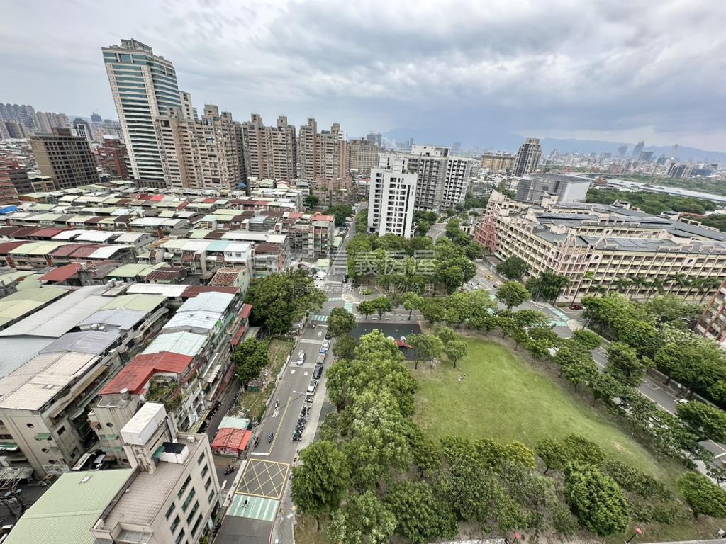幸福時光登高望遠房屋室內格局與周邊環境