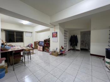 探索公園永華路三角窗店面