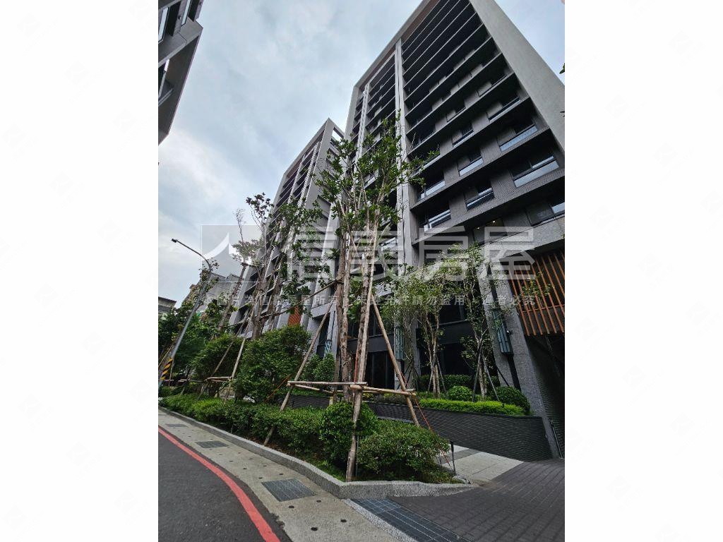 采采良品挑高一樓房屋室內格局與周邊環境