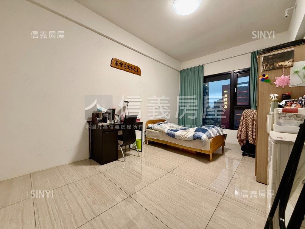 鉅虹曙光之旅三房平車房屋室內格局與周邊環境