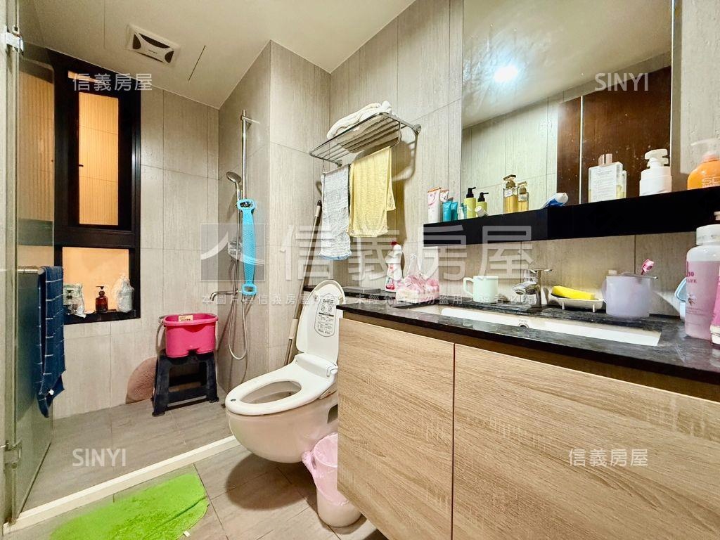鉅虹曙光之旅三房平車房屋室內格局與周邊環境