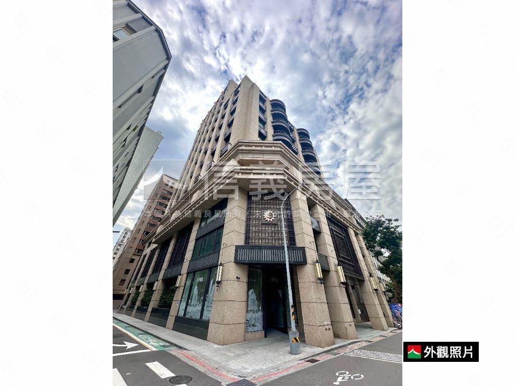 博愛特區帝璟苑露臺戶坡車房屋室內格局與周邊環境