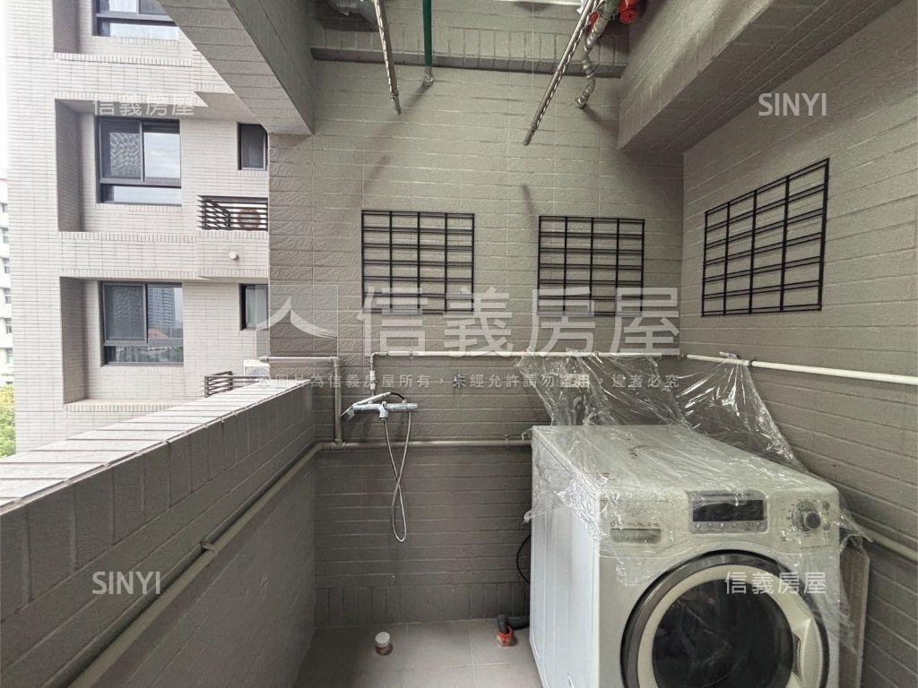 鳳凰幸福２房車位房屋室內格局與周邊環境