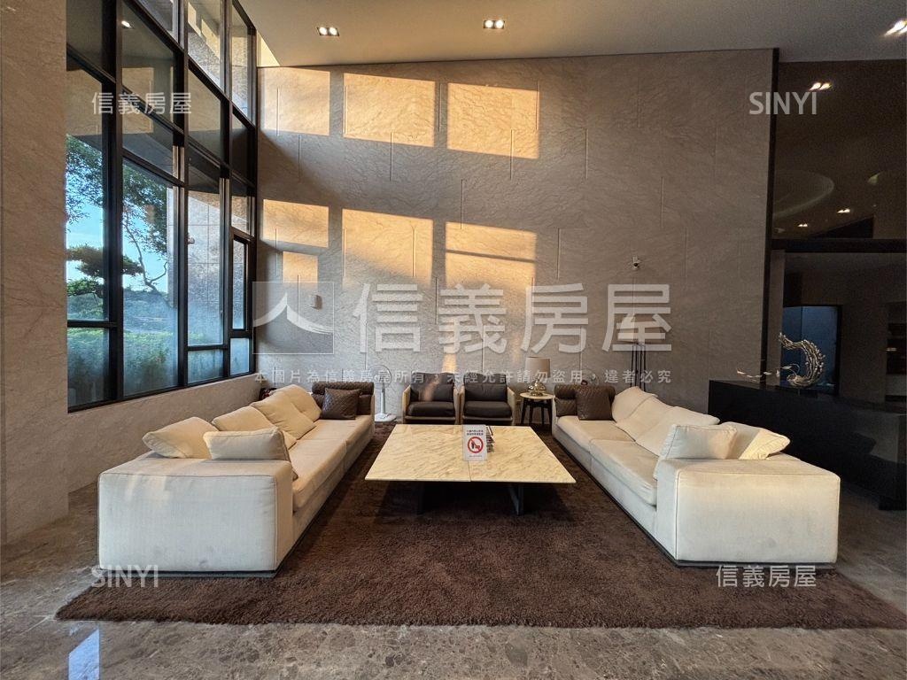 鳳凰幸福２房車位房屋室內格局與周邊環境