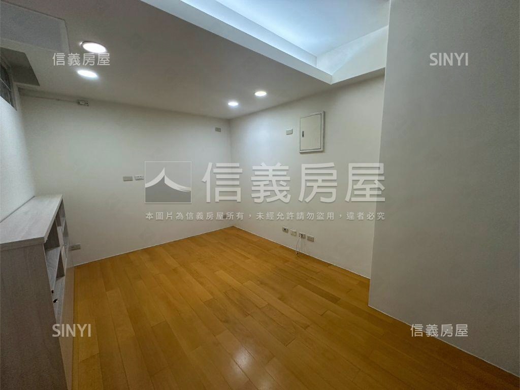 店長推薦學府春秋三房車位房屋室內格局與周邊環境
