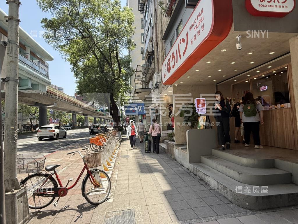 專約正捷運旁邊間黃金店面房屋室內格局與周邊環境