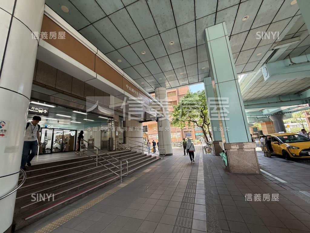 專約正捷運旁邊間黃金店面房屋室內格局與周邊環境