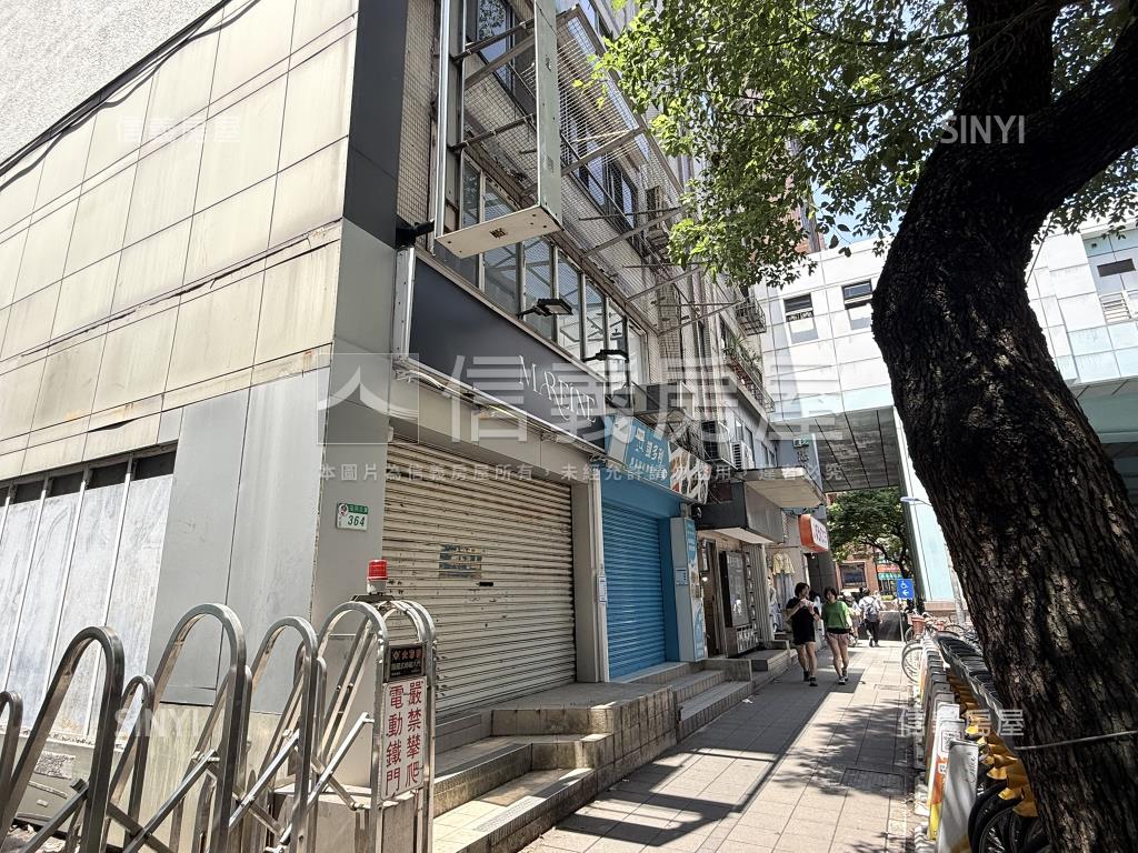 專約正捷運旁邊間黃金店面房屋室內格局與周邊環境