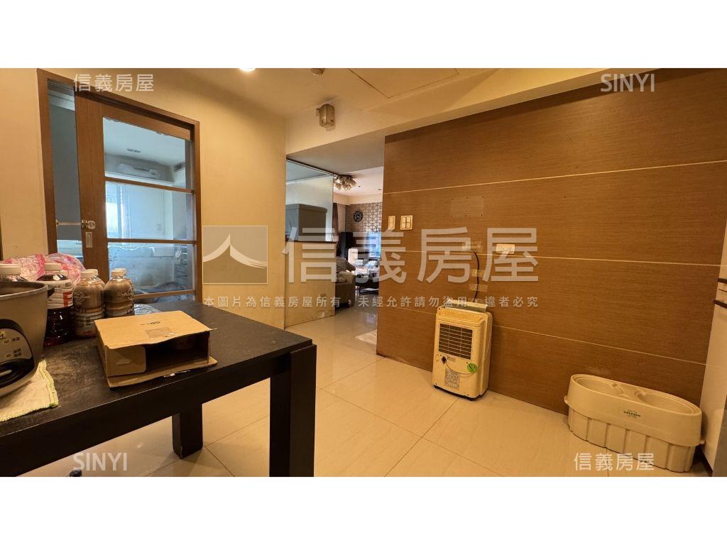 愛河後棟美景雙車位房屋室內格局與周邊環境