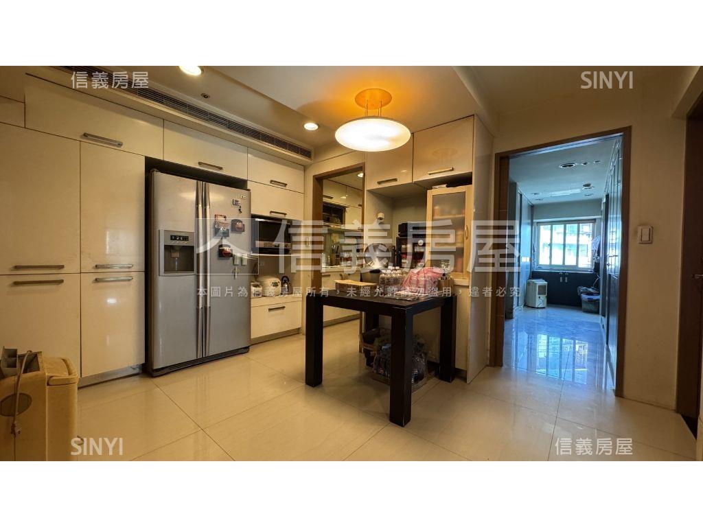 愛河後棟美景雙車位房屋室內格局與周邊環境