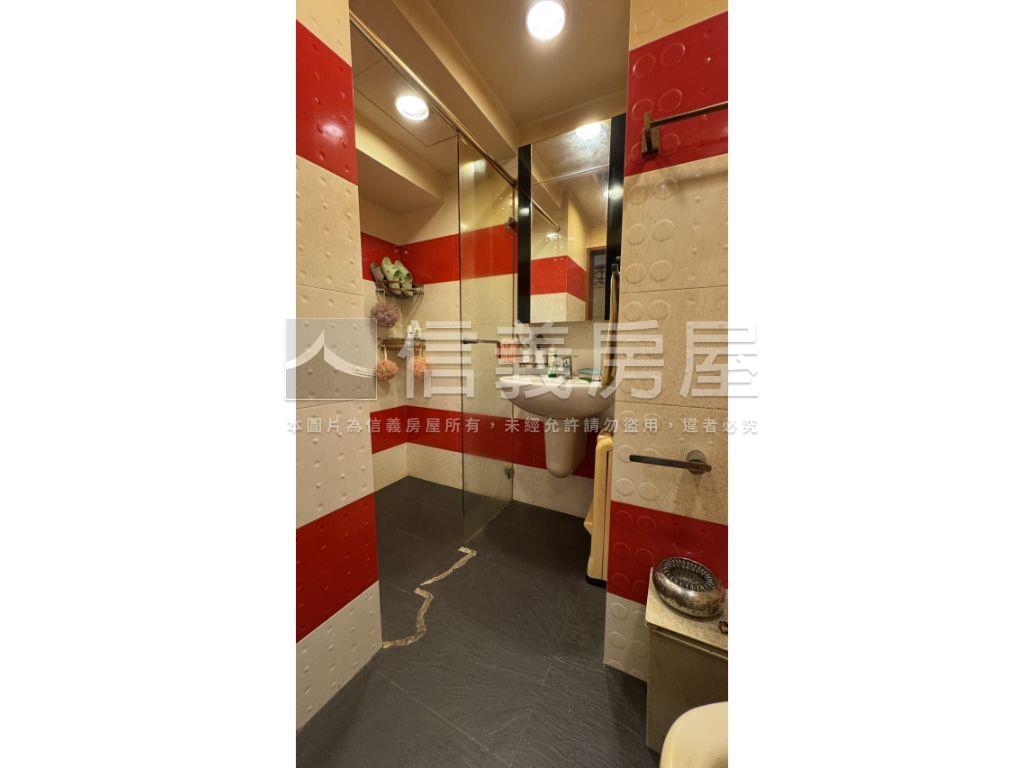 愛河後棟美景雙車位房屋室內格局與周邊環境