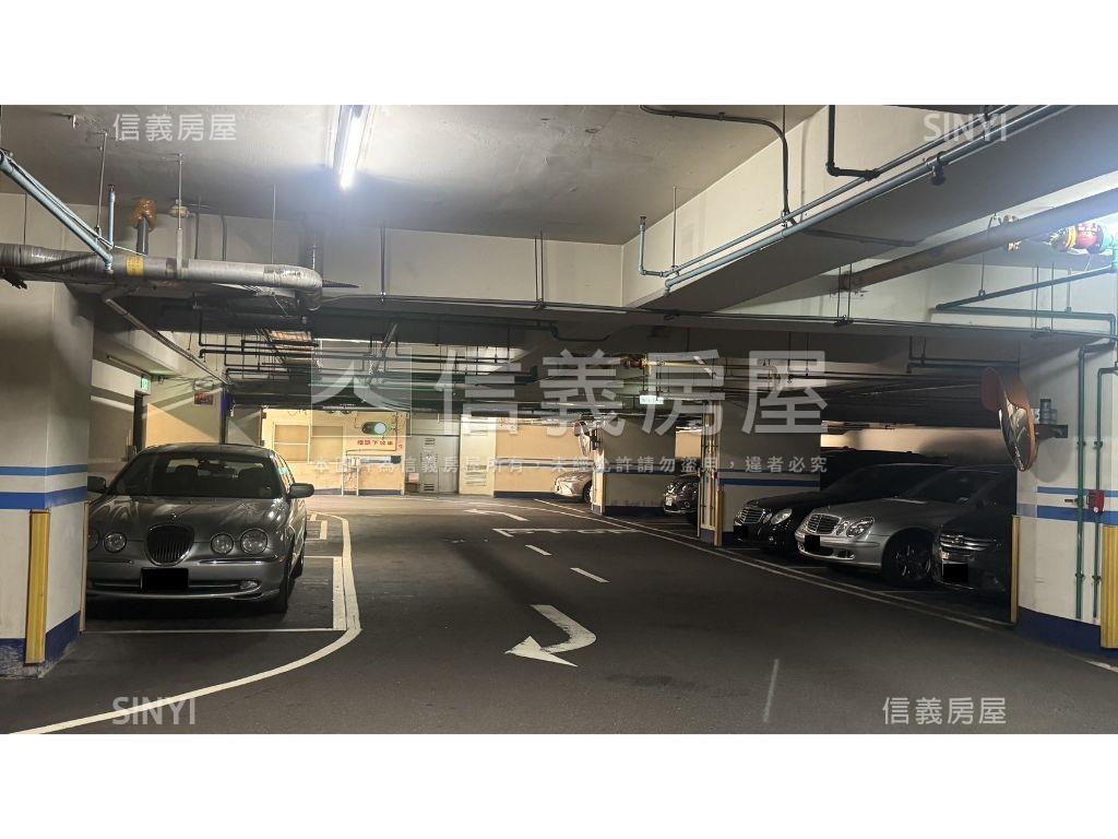 愛河後棟美景雙車位房屋室內格局與周邊環境