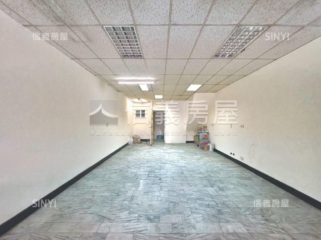 正臨安路衝衝衝店面房屋室內格局與周邊環境