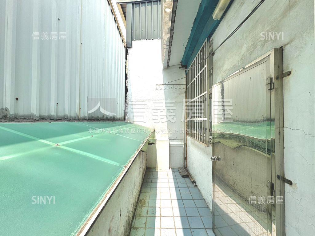 正臨安路衝衝衝店面房屋室內格局與周邊環境