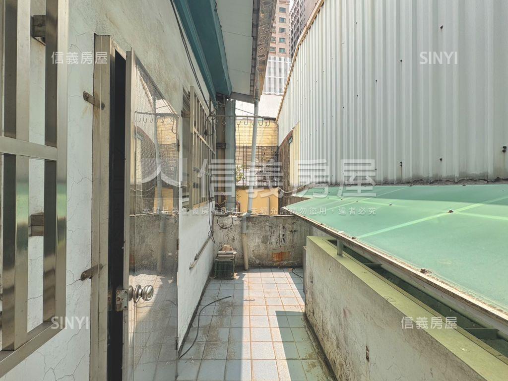 正臨安路衝衝衝店面房屋室內格局與周邊環境