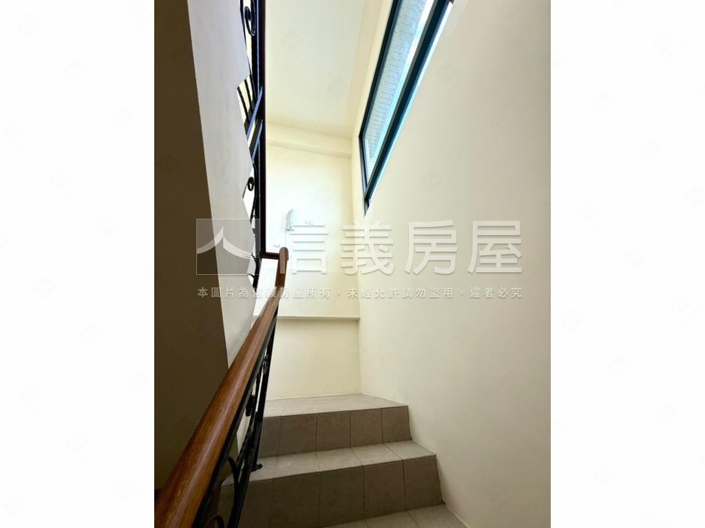 風光明媚透天別墅房屋室內格局與周邊環境