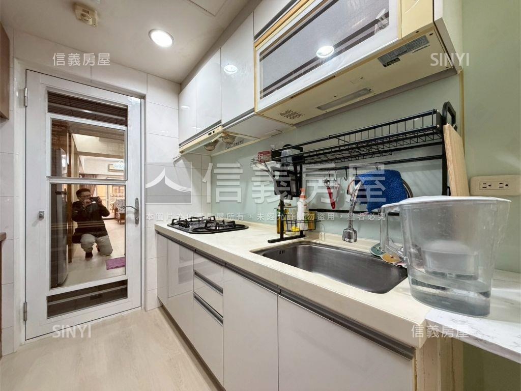 凡登精美四房車位房屋室內格局與周邊環境