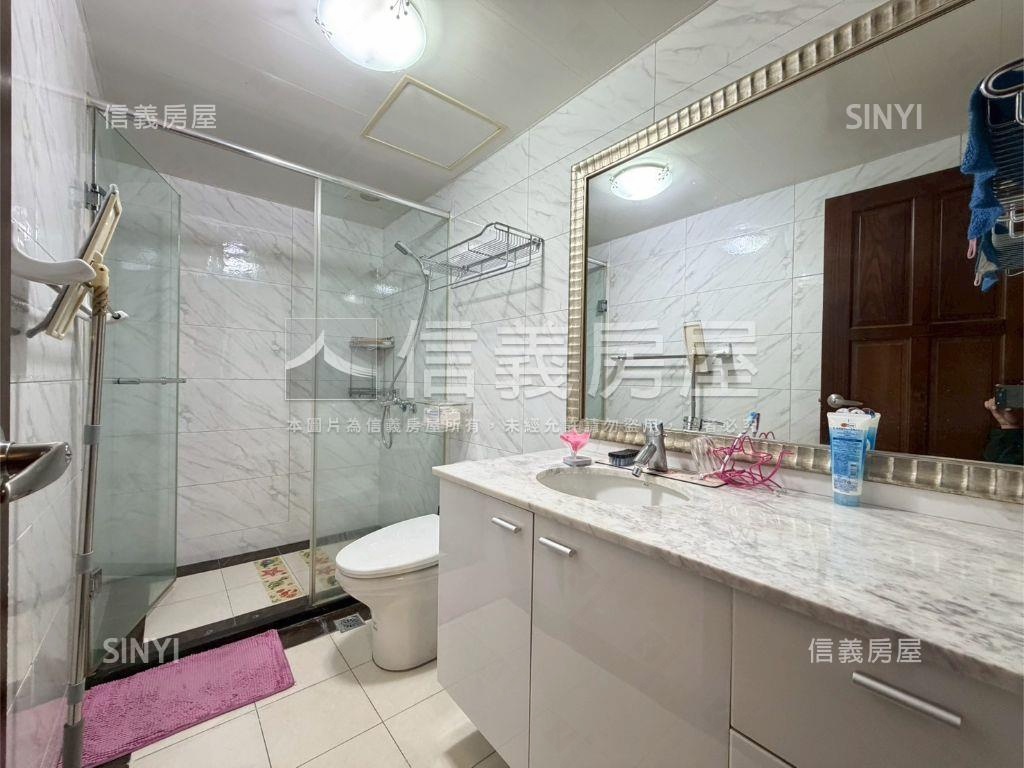 凡登精美四房車位房屋室內格局與周邊環境