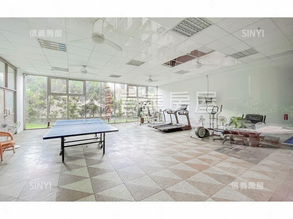 近賴厝熱鬧店面附平面車位房屋室內格局與周邊環境