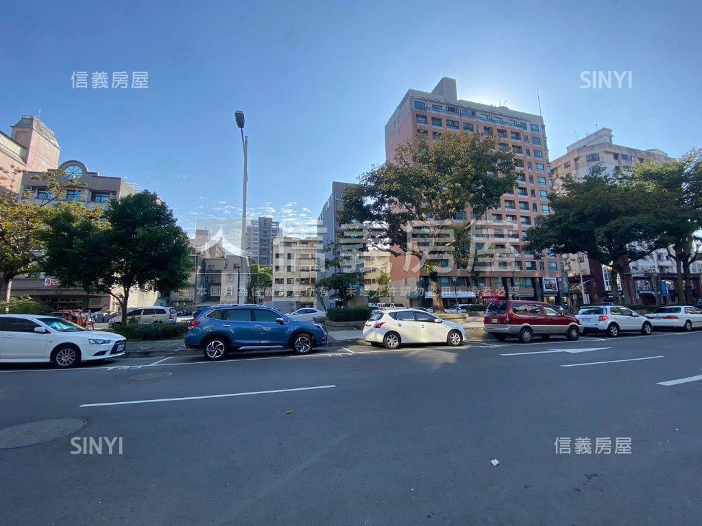 近賴厝熱鬧店面附平面車位房屋室內格局與周邊環境
