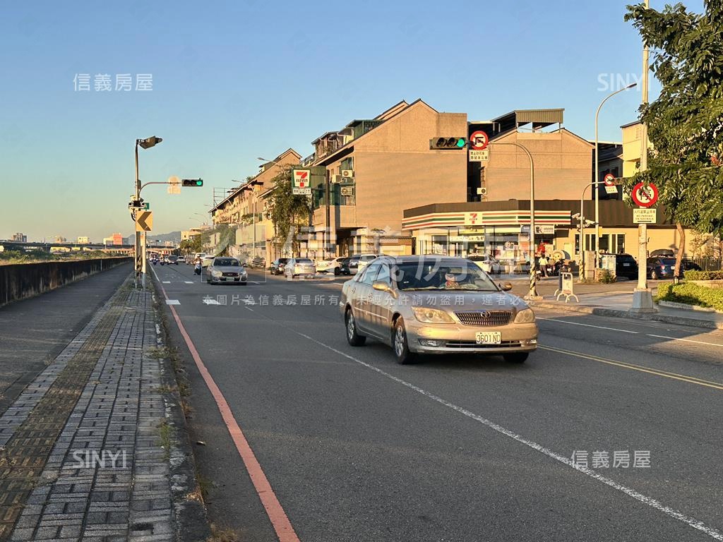 知名甜點店旁樓店房屋室內格局與周邊環境