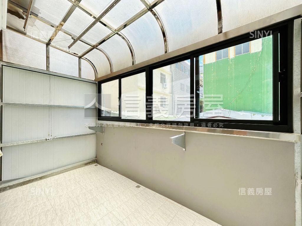 東山路臨路車庫美透天房屋室內格局與周邊環境
