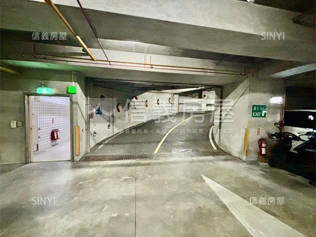 中正寧波坡道平面車位房屋室內格局與周邊環境