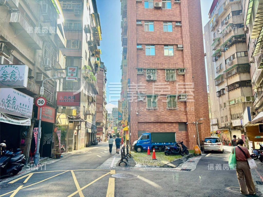 近羅斯福一段平面休旅車位房屋室內格局與周邊環境